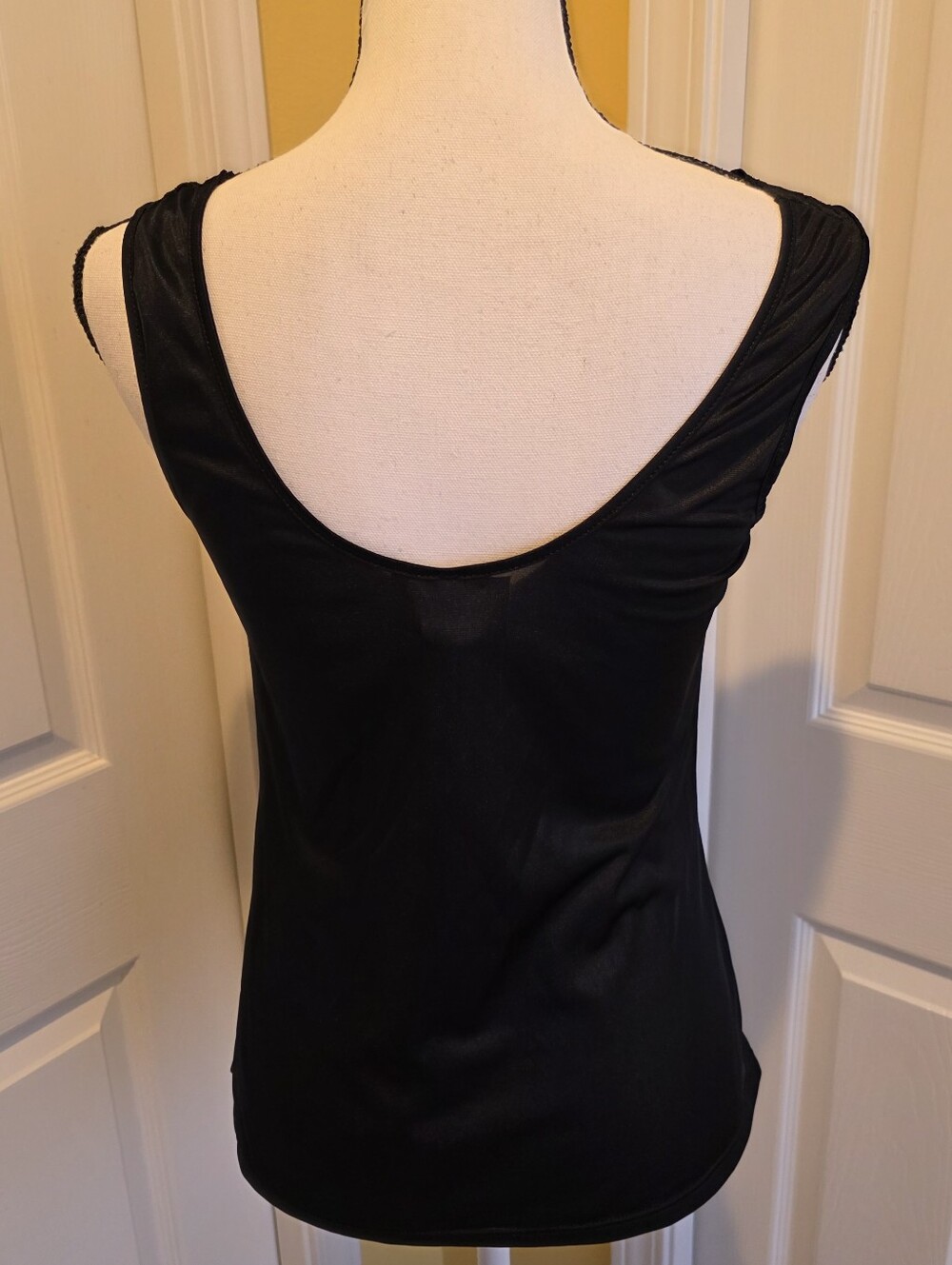 INTIMATE DETAILS BLACK CAMI TOP, SIZE 34 - Picture 5 of 9